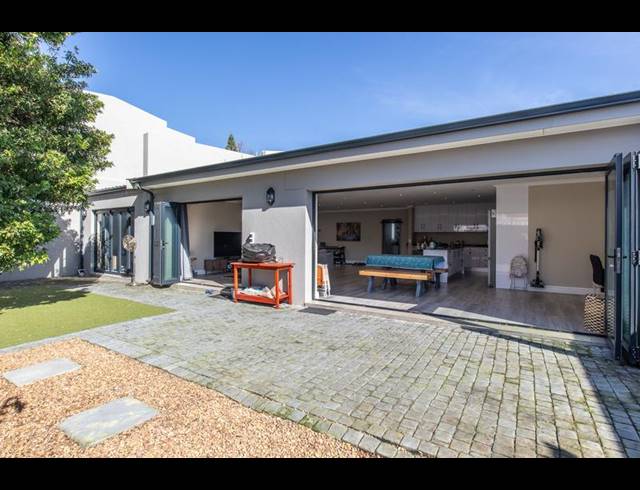 3 BEDROOM PROPERTY TO RENT IN CONSTANTIA